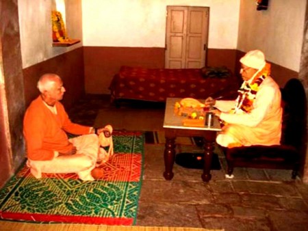 Purushatraya Swami: Maha-Mantra. Conexão Índia-Brasil